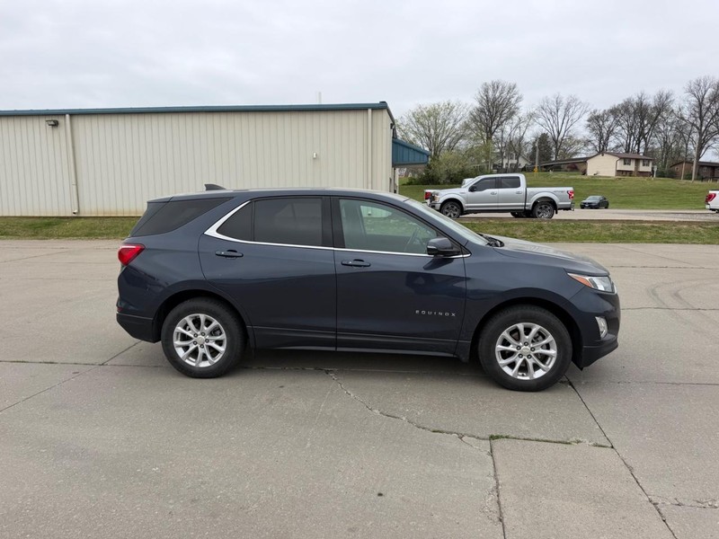 Chevrolet Equinox Vehicle Full-screen Gallery Image 2