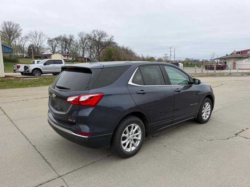 Chevrolet Equinox Vehicle Full-screen Gallery Image 3