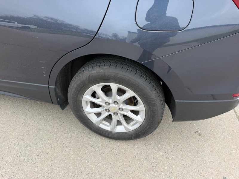 Chevrolet Equinox Vehicle Full-screen Gallery Image 6