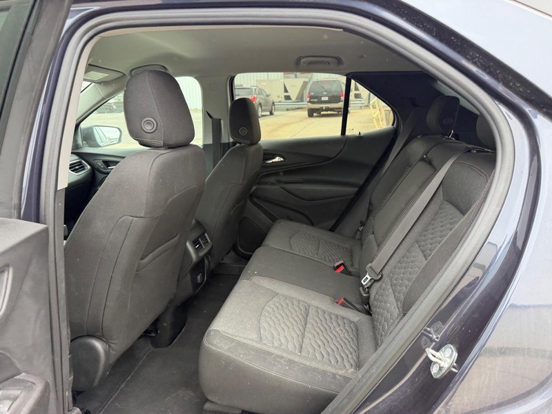 Chevrolet Equinox Vehicle Full-screen Gallery Image 7