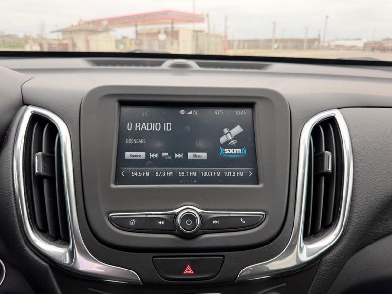 Chevrolet Equinox Vehicle Full-screen Gallery Image 12