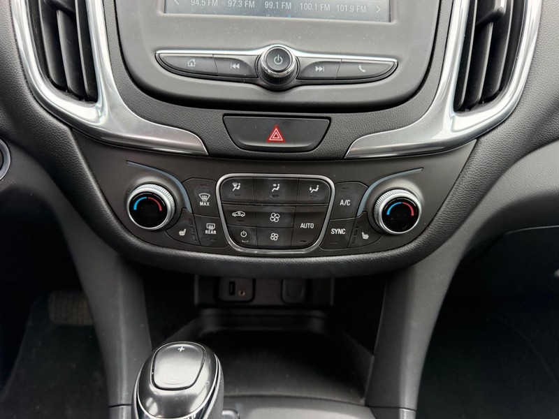 Chevrolet Equinox Vehicle Full-screen Gallery Image 13