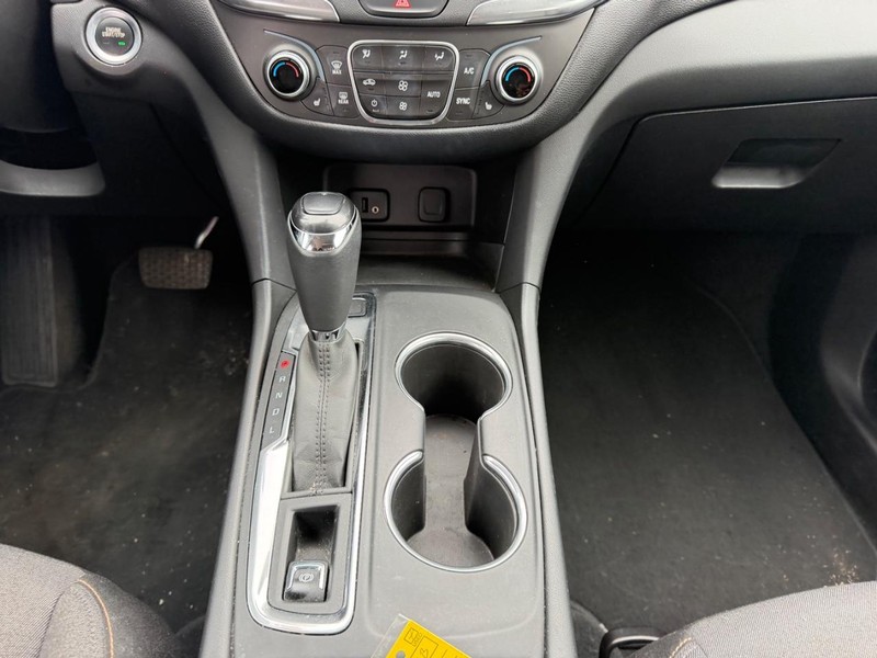 Chevrolet Equinox Vehicle Full-screen Gallery Image 14