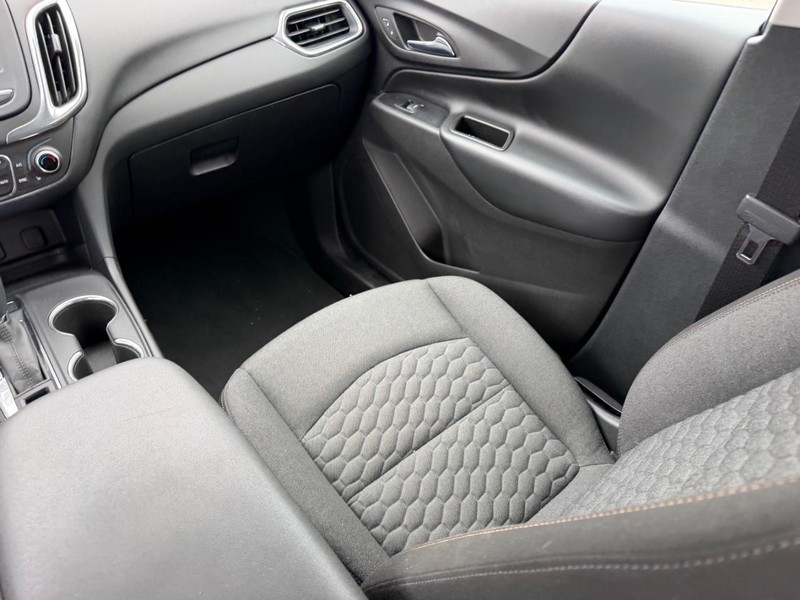 Chevrolet Equinox Vehicle Full-screen Gallery Image 15