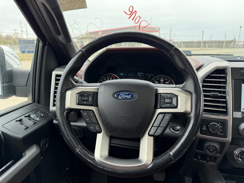 Ford F-150 Vehicle Full-screen Gallery Image 10