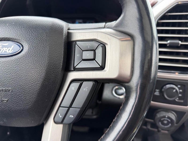 Ford F-150 Vehicle Full-screen Gallery Image 12