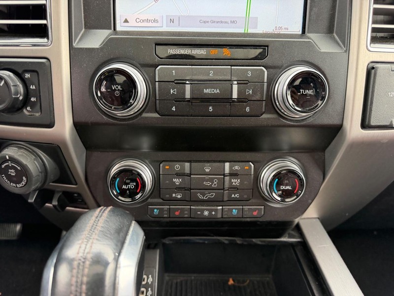 Ford F-150 Vehicle Full-screen Gallery Image 14