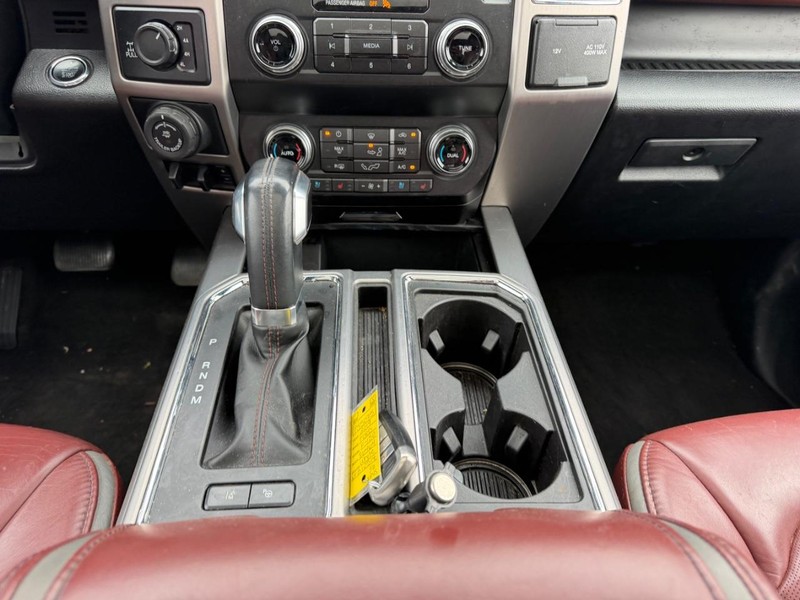 Ford F-150 Vehicle Full-screen Gallery Image 15