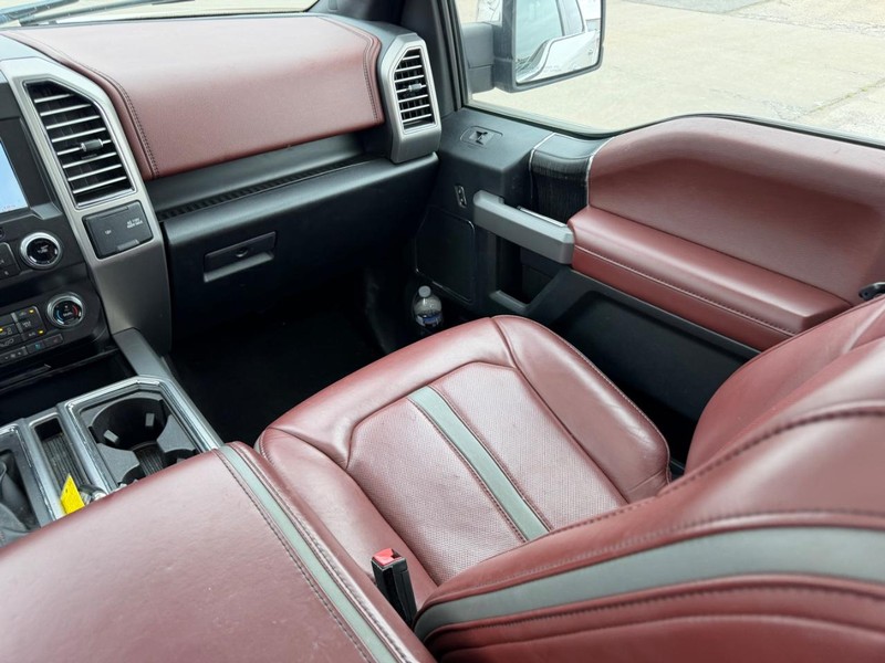 Ford F-150 Vehicle Full-screen Gallery Image 16