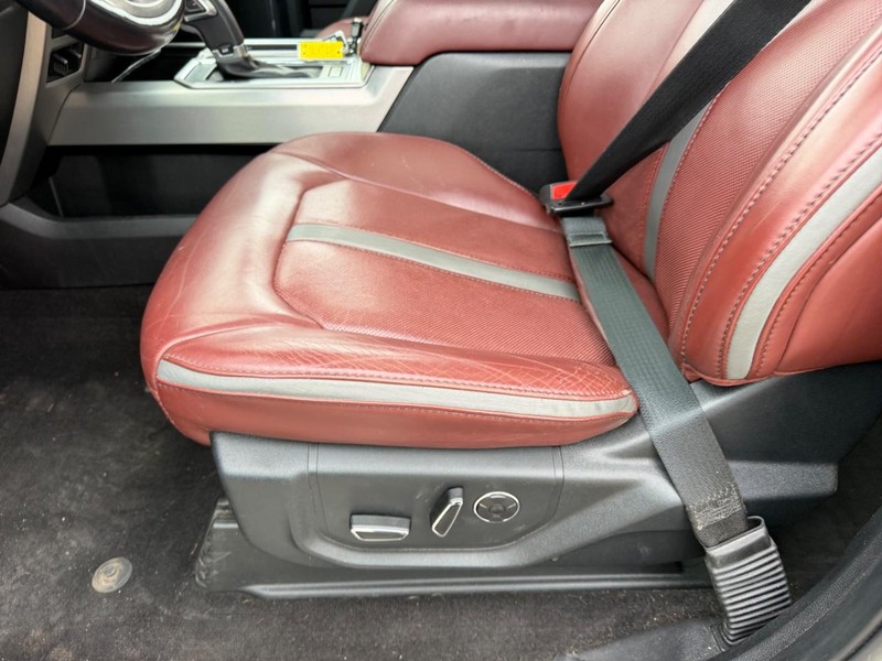 Ford F-150 Vehicle Full-screen Gallery Image 19