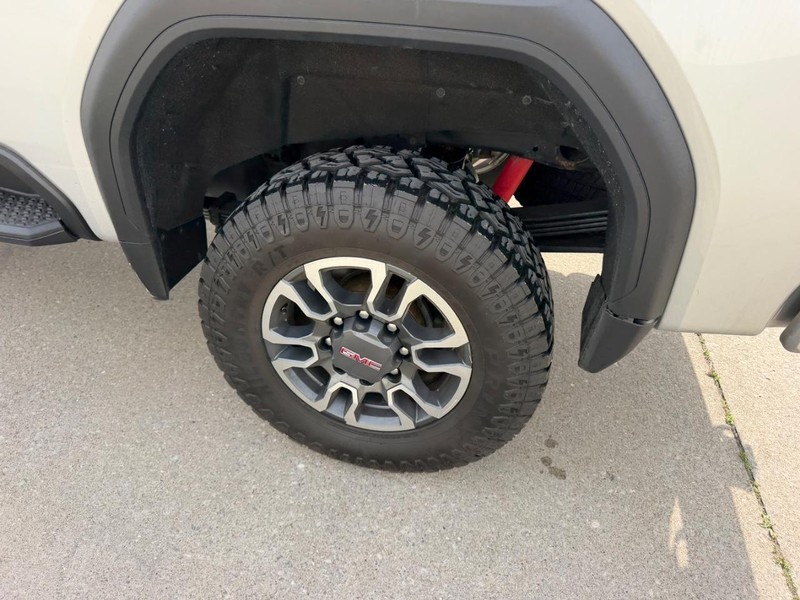 GMC Sierra 2500HD Vehicle Full-screen Gallery Image 6