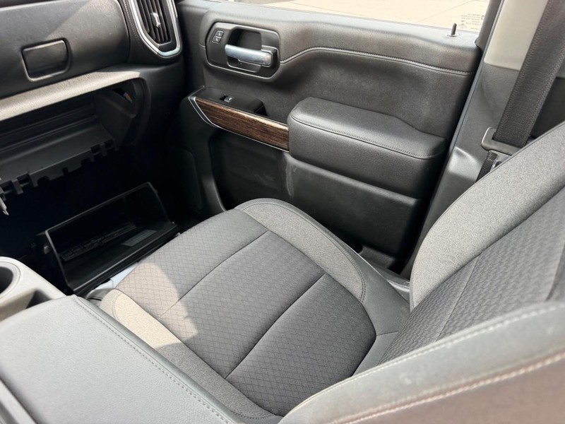 GMC Sierra 2500HD Vehicle Full-screen Gallery Image 14