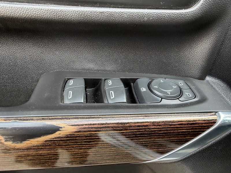 GMC Sierra 2500HD Vehicle Full-screen Gallery Image 15