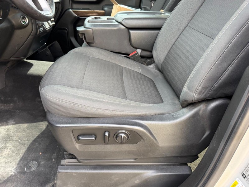 GMC Sierra 2500HD Vehicle Full-screen Gallery Image 16