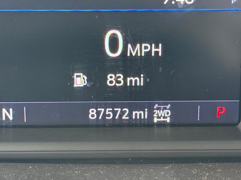 GMC Sierra 2500HD Vehicle Full-screen Gallery Image 17