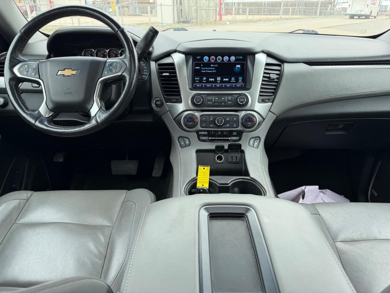 Chevrolet Suburban Vehicle Full-screen Gallery Image 13