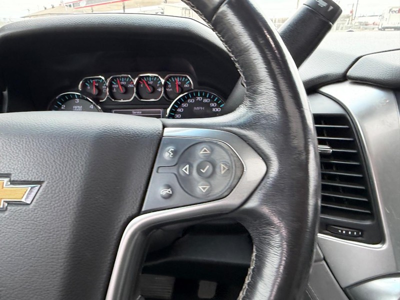 Chevrolet Suburban Vehicle Full-screen Gallery Image 16