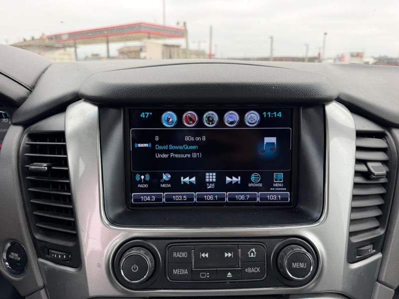 Chevrolet Suburban Vehicle Full-screen Gallery Image 17