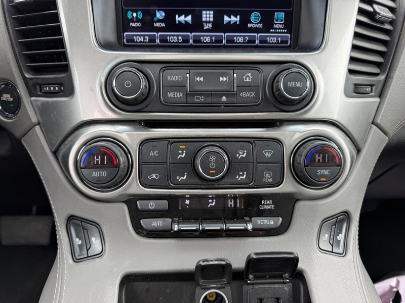 Chevrolet Suburban Vehicle Full-screen Gallery Image 18