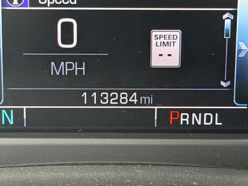 Chevrolet Suburban Vehicle Full-screen Gallery Image 23