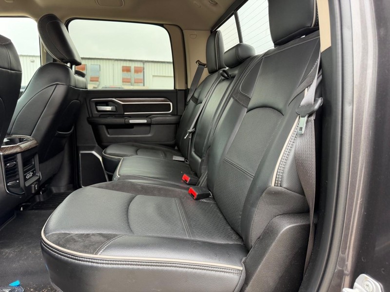 Ram 2500 Vehicle Full-screen Gallery Image 7