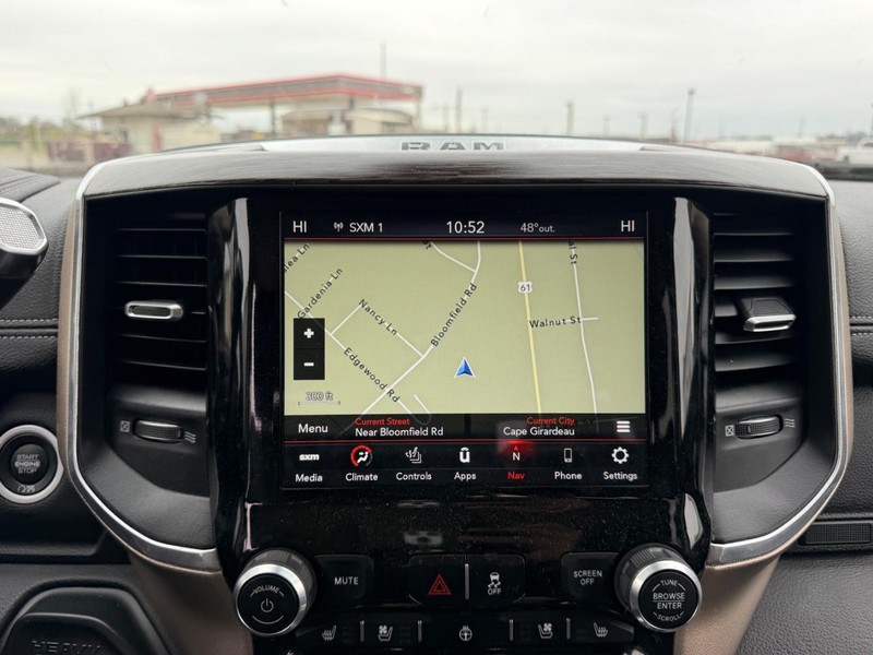 Ram 2500 Vehicle Full-screen Gallery Image 12