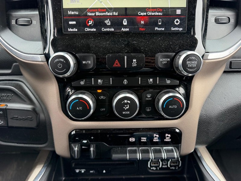 Ram 2500 Vehicle Full-screen Gallery Image 13