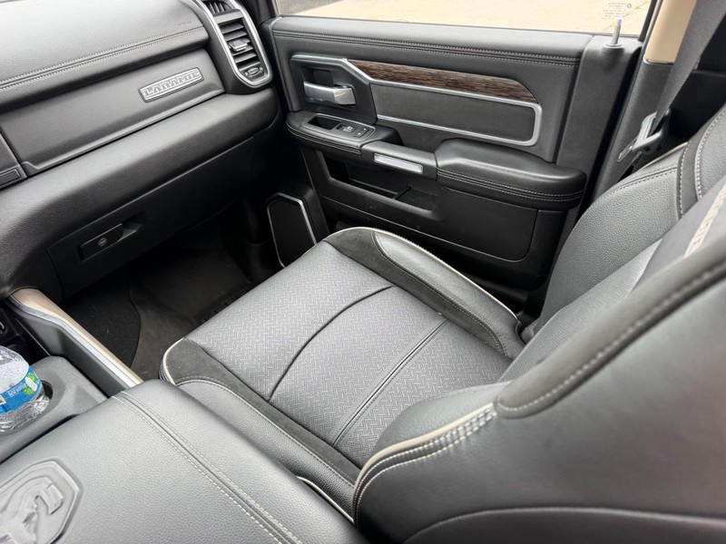 Ram 2500 Vehicle Full-screen Gallery Image 14