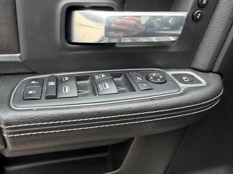 Ram 2500 Vehicle Full-screen Gallery Image 15