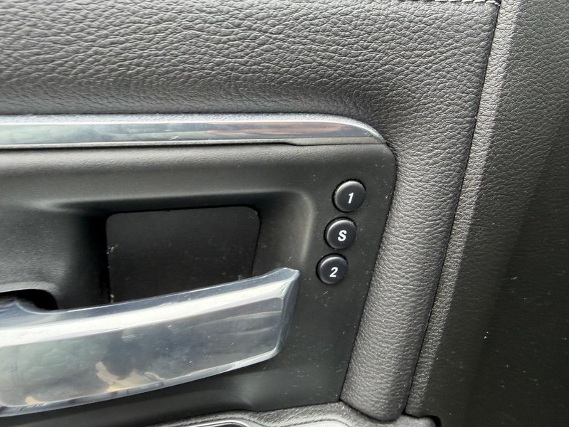 Ram 2500 Vehicle Full-screen Gallery Image 16