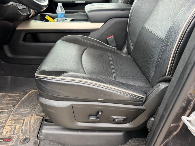 Ram 2500 Vehicle Full-screen Gallery Image 17