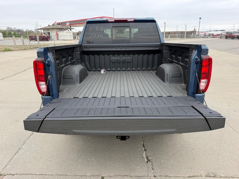 GMC Sierra 1500 Vehicle Full-screen Gallery Image 5