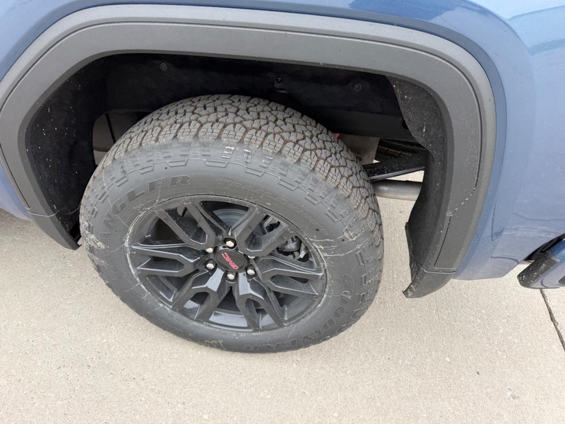 GMC Sierra 1500 Vehicle Full-screen Gallery Image 6