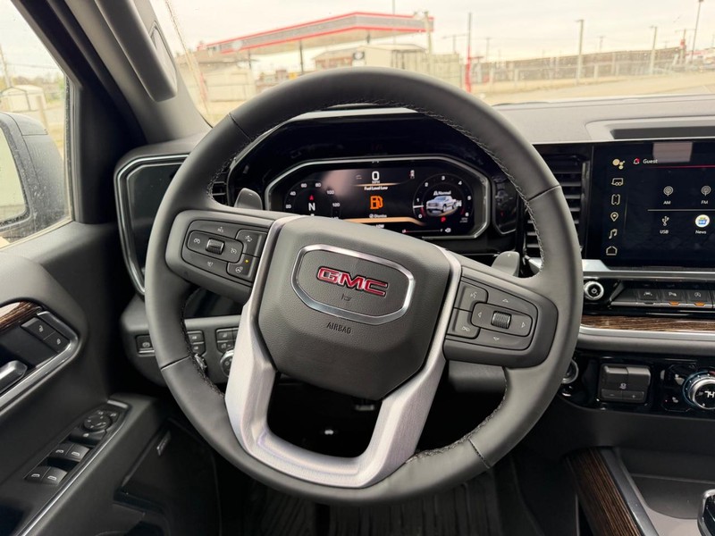 GMC Sierra 1500 Vehicle Full-screen Gallery Image 9