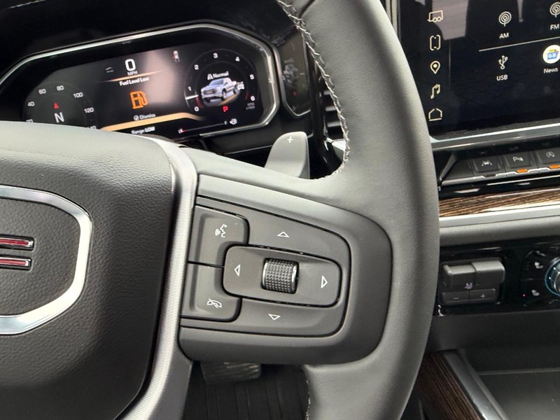 GMC Sierra 1500 Vehicle Full-screen Gallery Image 11