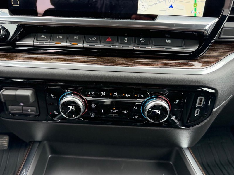 GMC Sierra 1500 Vehicle Full-screen Gallery Image 13