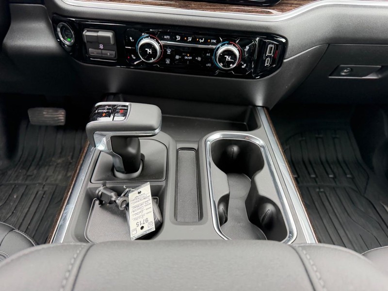 GMC Sierra 1500 Vehicle Full-screen Gallery Image 14