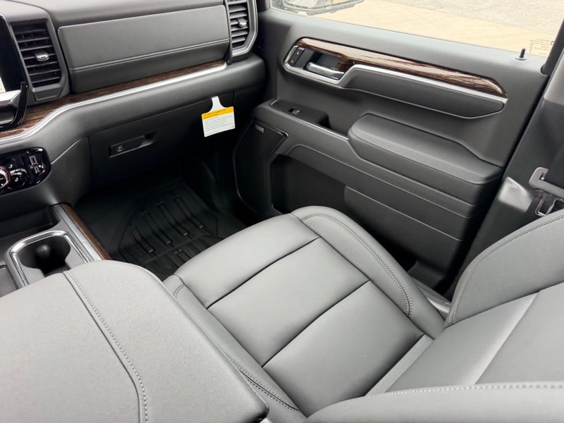 GMC Sierra 1500 Vehicle Full-screen Gallery Image 15