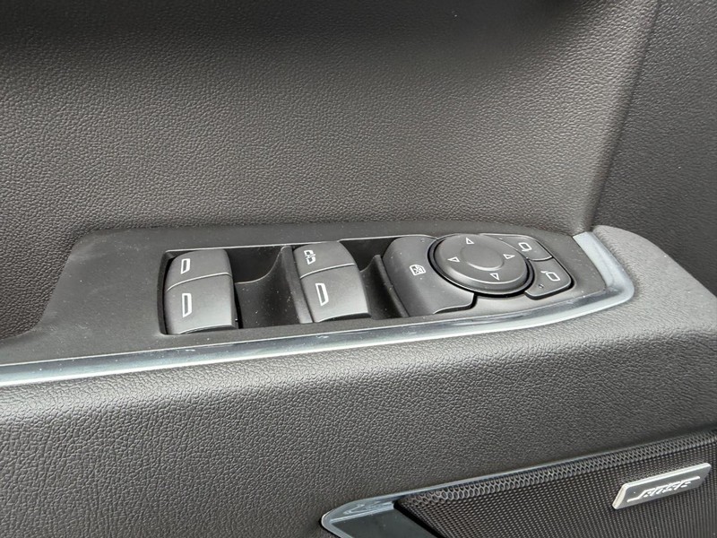 GMC Sierra 1500 Vehicle Full-screen Gallery Image 16