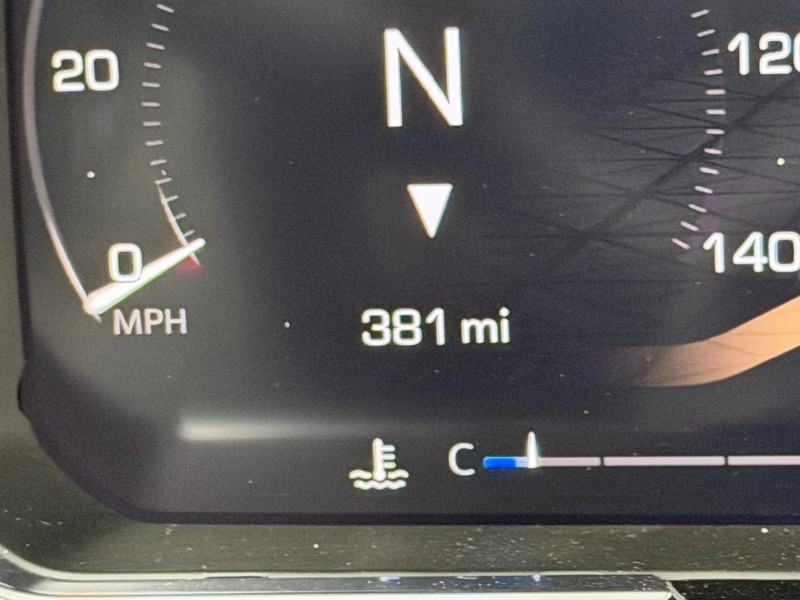 GMC Sierra 1500 Vehicle Full-screen Gallery Image 18