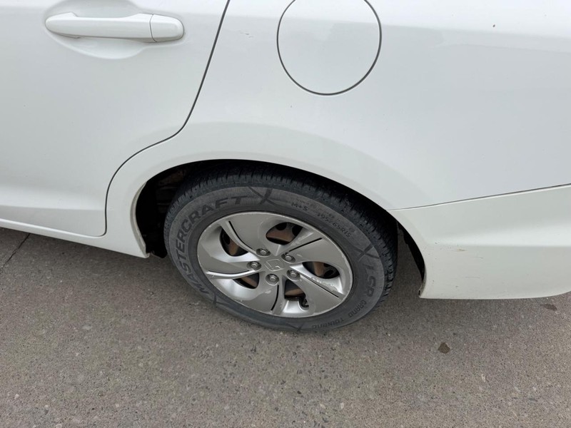 Honda Civic Sedan Vehicle Full-screen Gallery Image 3