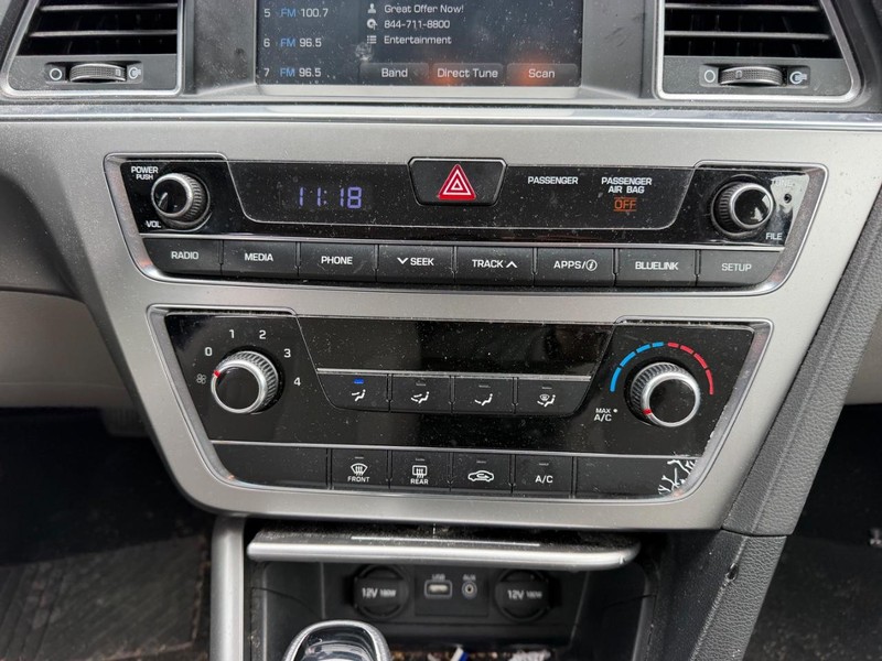 Hyundai Sonata Vehicle Full-screen Gallery Image 13