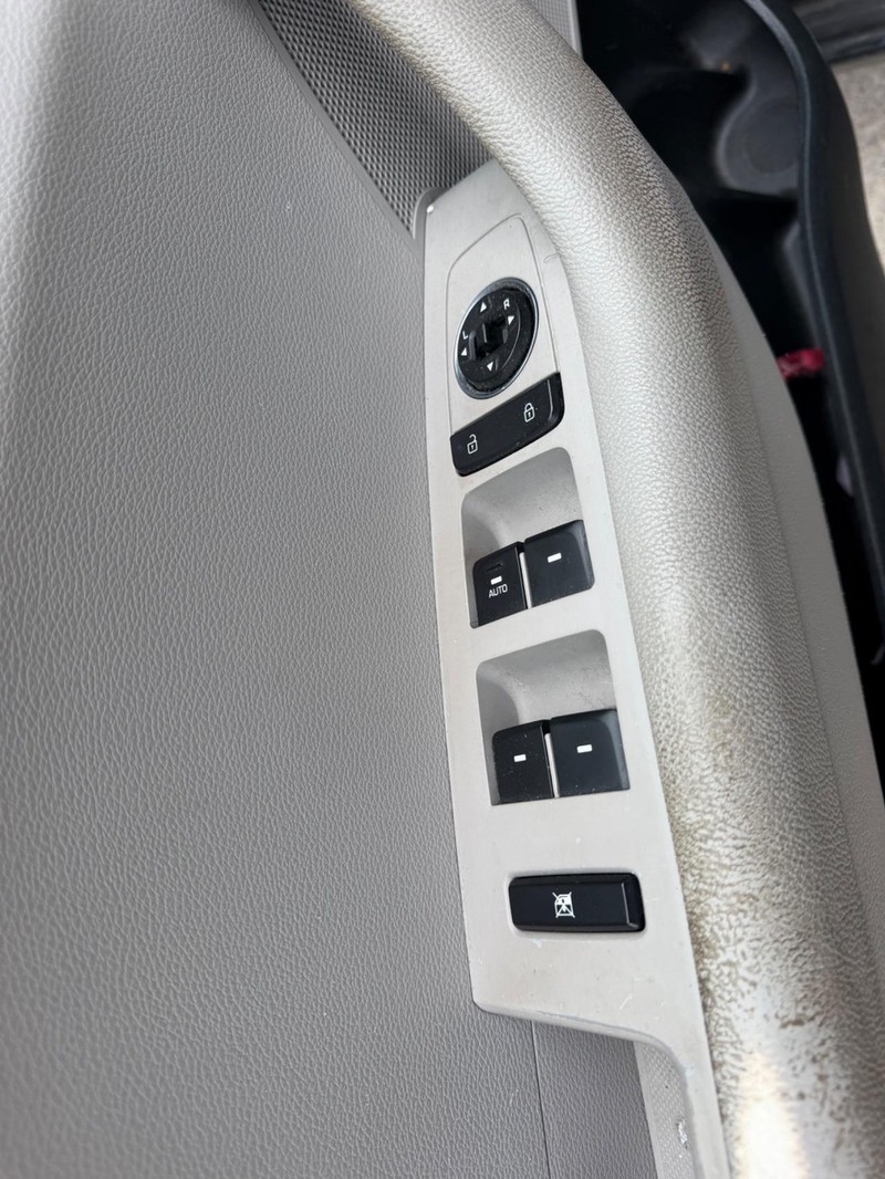 Hyundai Sonata Vehicle Full-screen Gallery Image 16