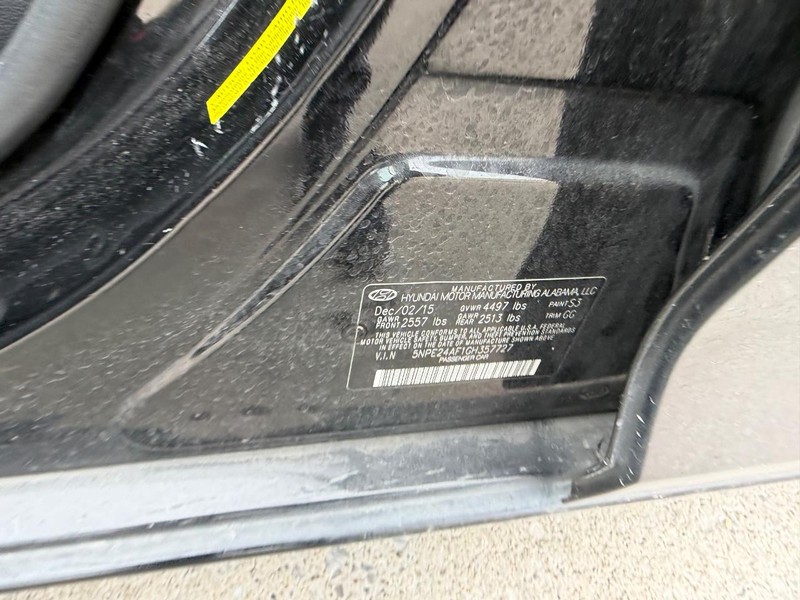 Hyundai Sonata Vehicle Full-screen Gallery Image 19