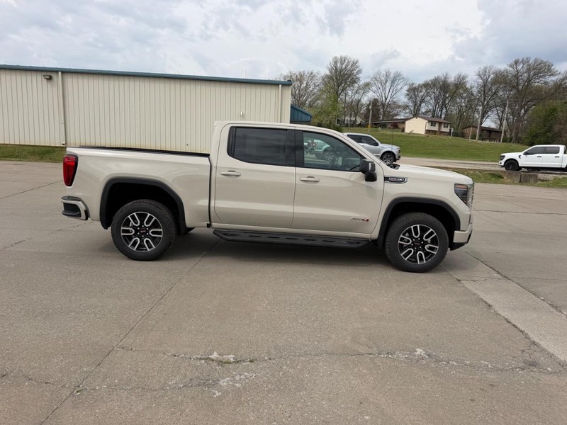 GMC Sierra 1500 Vehicle Full-screen Gallery Image 2