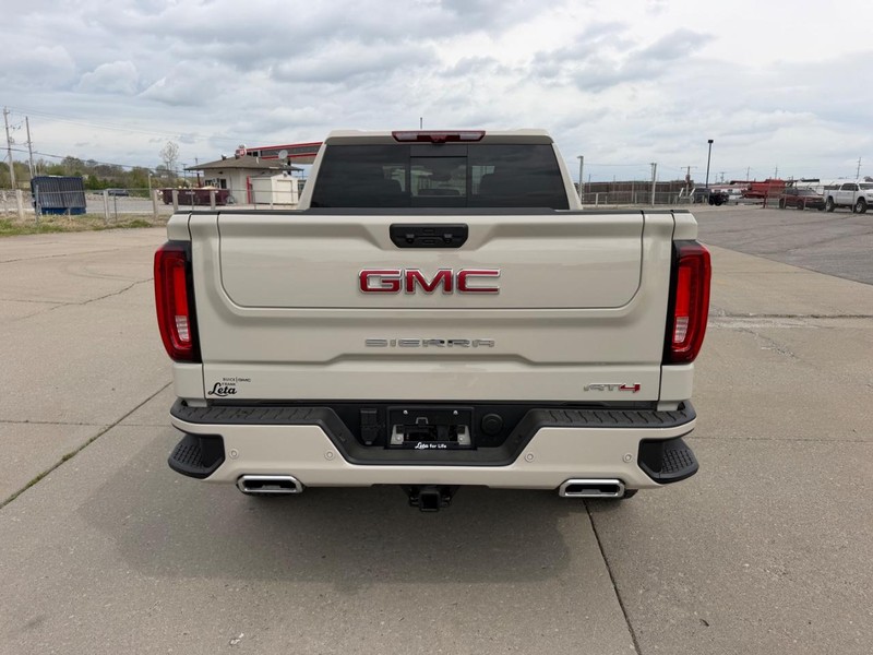 GMC Sierra 1500 Vehicle Full-screen Gallery Image 4