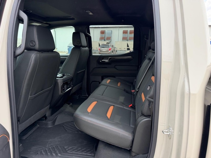 GMC Sierra 1500 Vehicle Full-screen Gallery Image 7