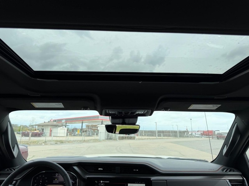 GMC Sierra 1500 Vehicle Full-screen Gallery Image 8