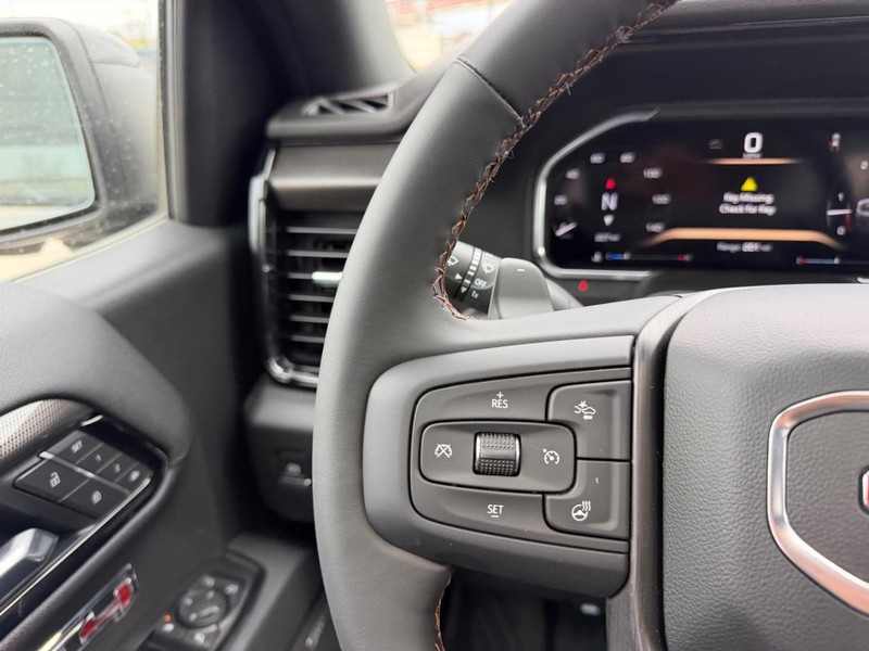 GMC Sierra 1500 Vehicle Full-screen Gallery Image 11