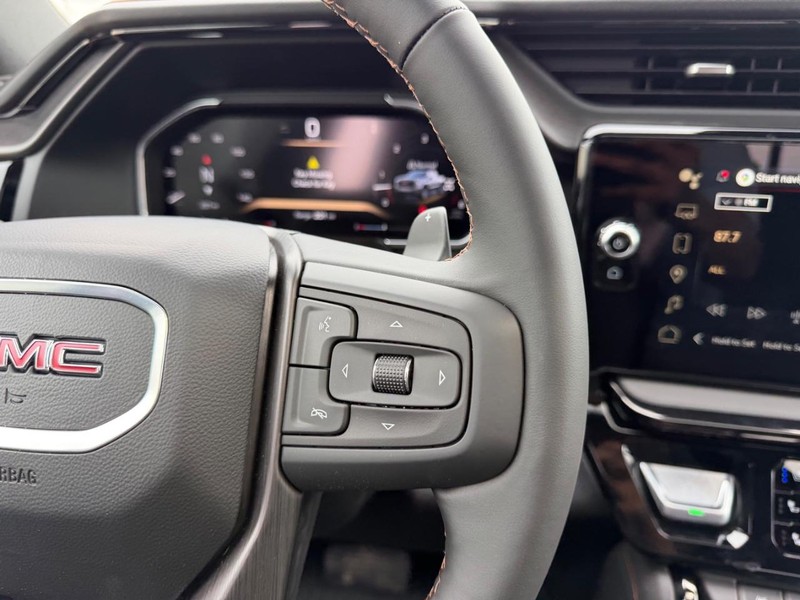 GMC Sierra 1500 Vehicle Full-screen Gallery Image 12